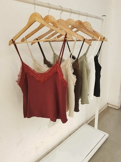 Musculosa Lencera - Simona olivos