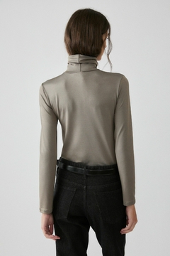 Polera Central en internet