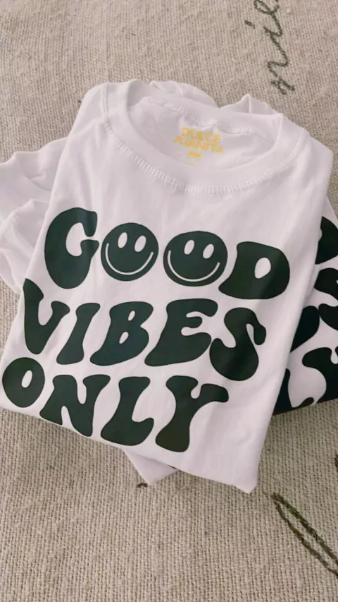 Camiseta Good Vibes
