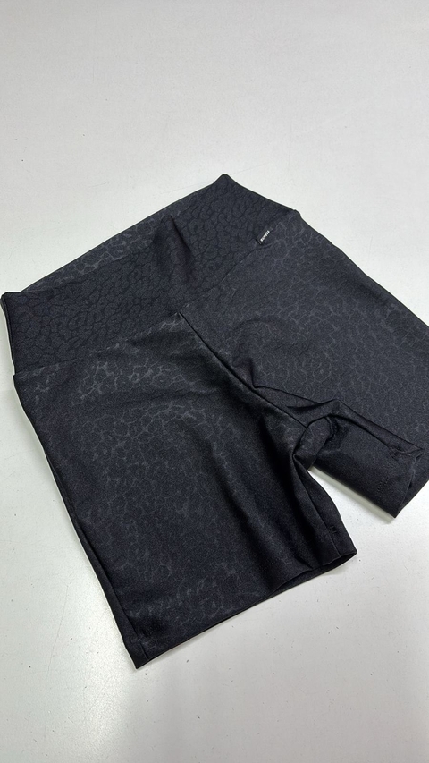 4291T. Calza corta GOFRADO LEOPARDO - comprar online