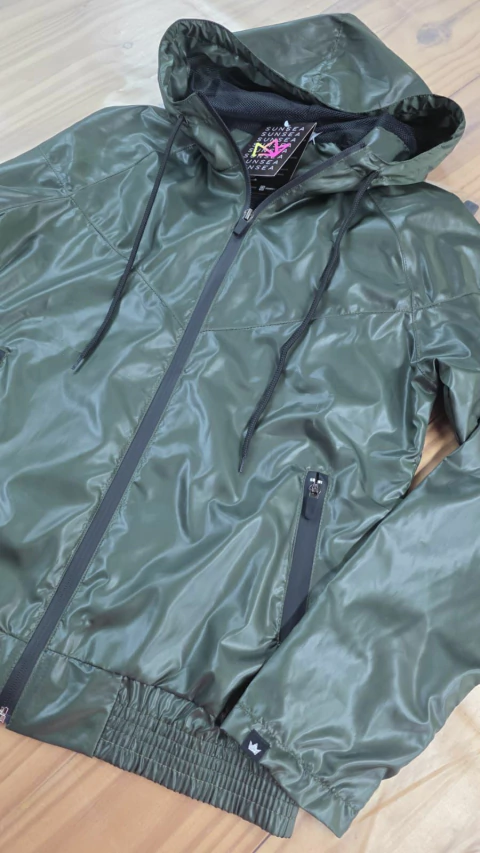 5052. Piloto con capucha y cierre