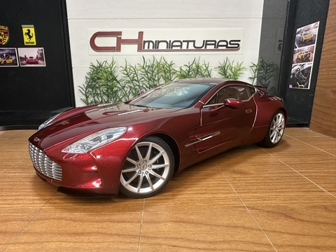 1:18 AUTOart Aston Martin ONE 77 (Vinho)