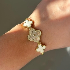 Pulseira trevos brancos