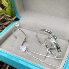 COMBO PAR DE ALIANÇAS CACTO PEROLA 4MM + ANEL SOLITÁRIO + COLAR PONTO DE LUZ na internet