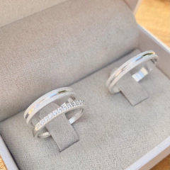 COMBO PAR DE ALIANÇAS LUNE 3MM + MEIA ALIANÇA ZIRCONIA BRINDE