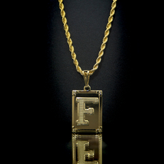Pingente Placa F