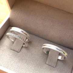 Imagem do COMBO PAR DE ALIANÇAS LUNE 3MM + MEIA ALIANÇA ZIRCONIA BRINDE