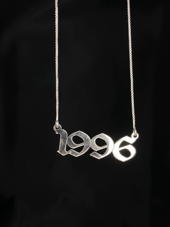 Gargantilha personalizada com ano