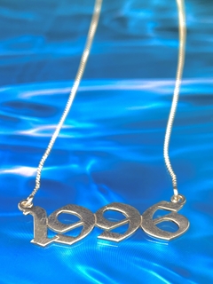 Gargantilha personalizada com ano na internet