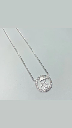 GARGANTILHA CIRCULO COM BONECO - I C Pratas Joalherias