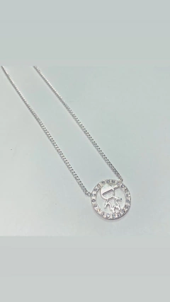 GARGANTILHA CIRCULO COM BONECO na internet