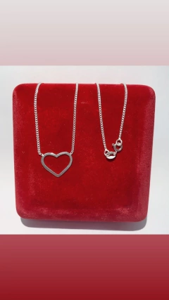 GARGANTILHA CORAÇÃO VAZADO