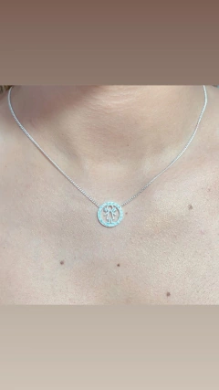 GARGANTILHA PRATA CIRCULO COM BONECA