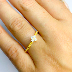 ANEL TREVINHO PEDRAS BANHADO A OURO18K - I C Pratas Joalherias