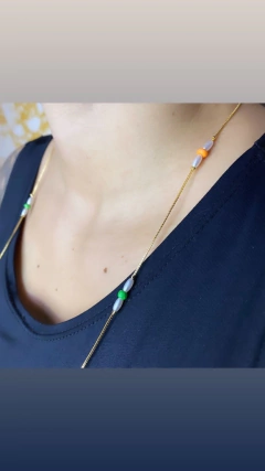 COLAR LONGO DE PEROLA E BOLINHA COLORIDAS - I C Pratas Joalherias