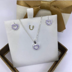 CONJUNTO CORAÇÃO CRAVEJADO PEDRA LILAS E VAZADO NO MEIO PRATA925 - comprar online
