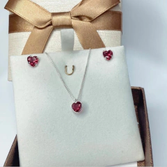 CONJUNTO CORAÇÃO ESTAMPO 6MM RUBI SINTETICO PRATA925 na internet