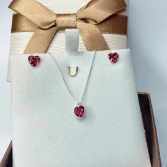 CONJUNTO CORAÇÃO ESTAMPO 6MM RUBI SINTETICO PRATA925