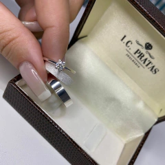 PAR DE ALIANÇAS CASTELO 4MM + ANEL SOLITARIO BRINDE na internet