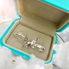 PAR DE ALIANÇAS MARIA + ANEL SOLITARIO