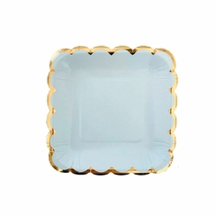 plato cuadrado celeste con borde dorado x8