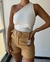 Short sastrero con cinto camel - comprar online