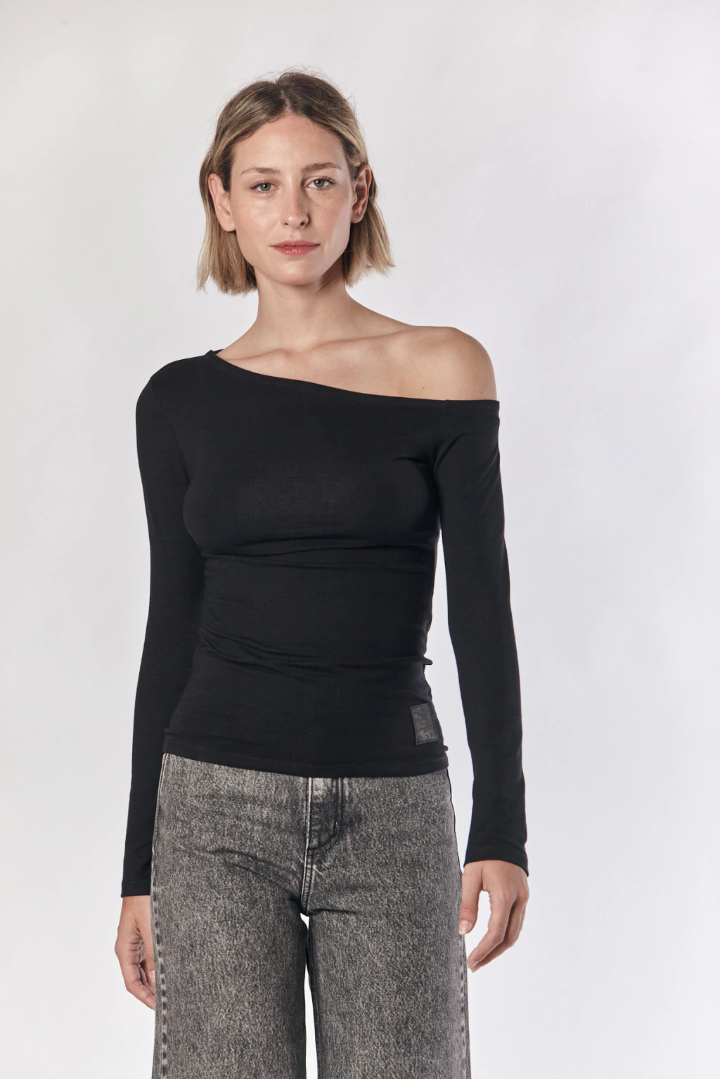REMERA ASYMMETRIC