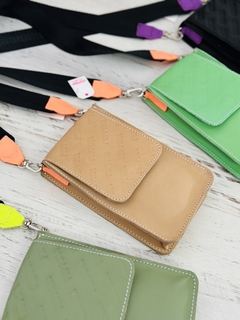 BANDOLERA PORTA CELU CON MARCA GRABADA - tienda online