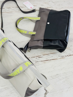 Imagen de MINI TOTE COMBINADA DE CUERO