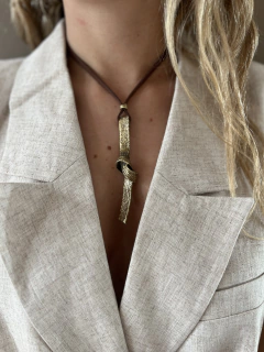 COLLAR NUDO