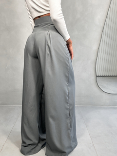 Pantalona Ariela na internet