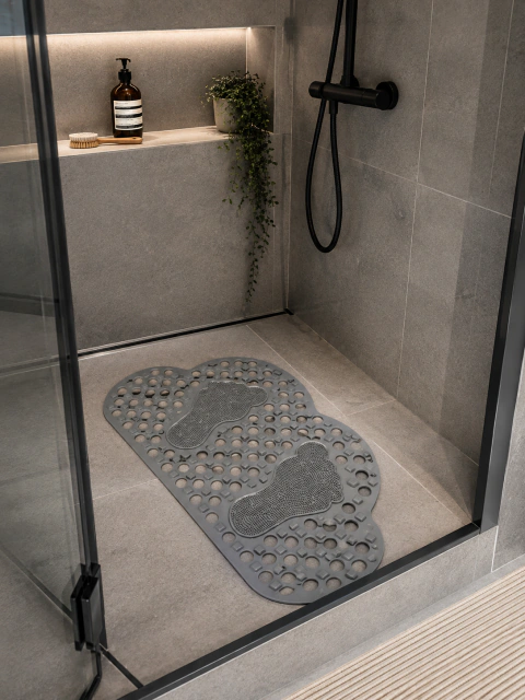 ALFOMBRA PVC NUBE GRIS OSCURO CON MASAJEADOR DE PIES (MFB596GO)