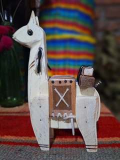 Llamita de Madera Reciclada - De Caminos y Telares