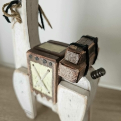 Llamita de Madera Reciclada - comprar online