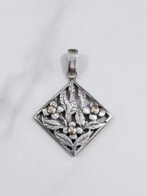 Dije Plata y Oro Flores calado