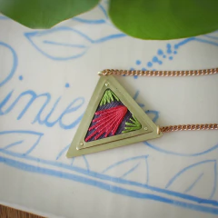 Triangular Bronce Largo en internet
