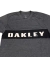 CAMISETA OAKLEY ESPECIAL - LETREIRO CINZA ESCURO - comprar online
