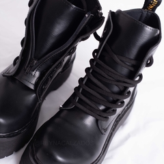 Borcego 2 en 1 TOTAL BLACK - reyna.calzados