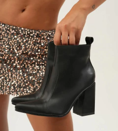 Botineta Amanda en internet