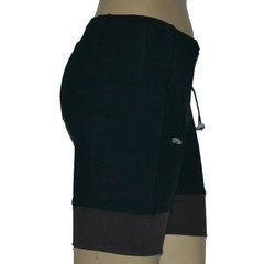 Bermuda 4 Bolsos Preta com Barra Marrom