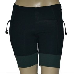 Bermuda 4 Bolsos Preta com Barra Verde Escuro - corrabem