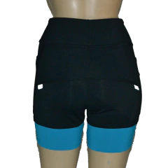Shortinho 4 Bolsos Preto com Barra Azul Céu - Pronta Entrega - corrabem