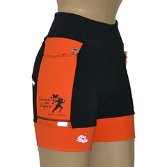 Shortinho 4 Bolsos Preto Lateral e Barra Laranja CorrerPraViajar