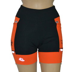 Shortinho 4 Bolsos Preto Lateral e Barra Laranja CorrerPraViajar - comprar online