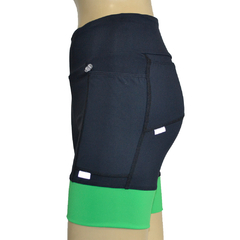 Shortinho 4 Bolsos Preto com Barra Verde Bonito - Pronta Entrega na internet
