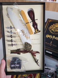 Pluma Harry Potter con accesorios 10 piezas caja mediana (4 opciones de color)