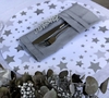 Plato de sitio de papel estrellas plateadas x24 unidades