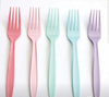 Tenedor de plástico descartables x10 unidades (del mismo color). Rosa y celeste pastel, cristal o blanco