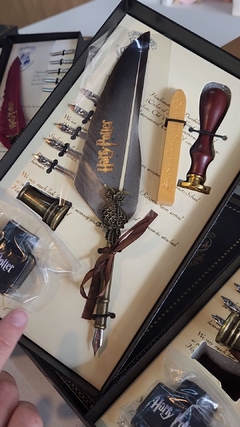Pluma Harry Potter con accesorios 10 piezas caja mediana (4 opciones de color) - comprar online