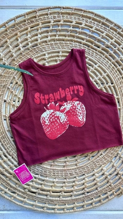 MUSCULOSA CROP TOP STRAWBERRY- ALGODÓN (11 COLORES / TALLE ÚNICO)